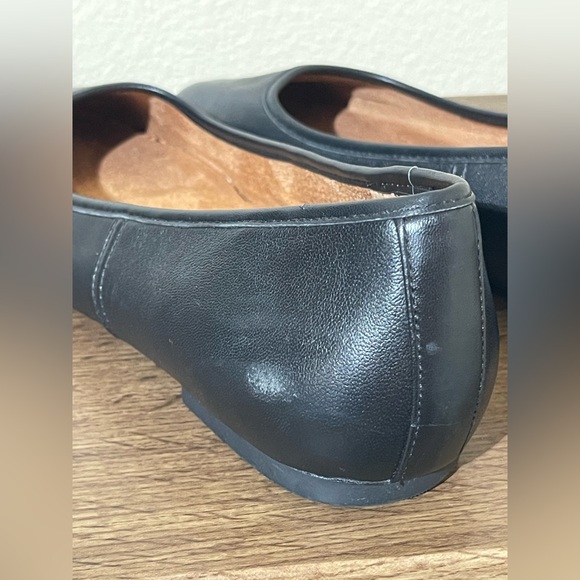 Vionic Black Leather Flats - Picture 6 of 6